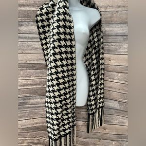 Banana Republic houndstooth scarf, extra long